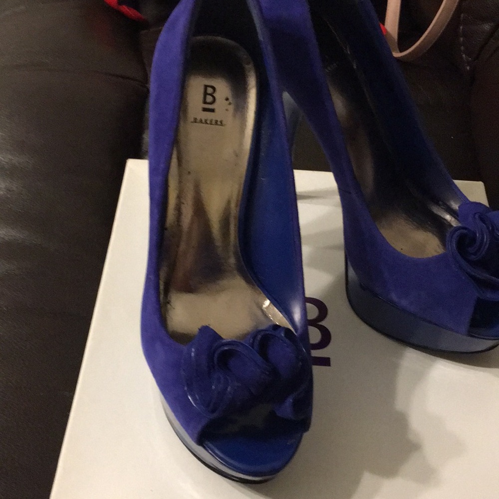 Shoes - Picture 2 of 3
